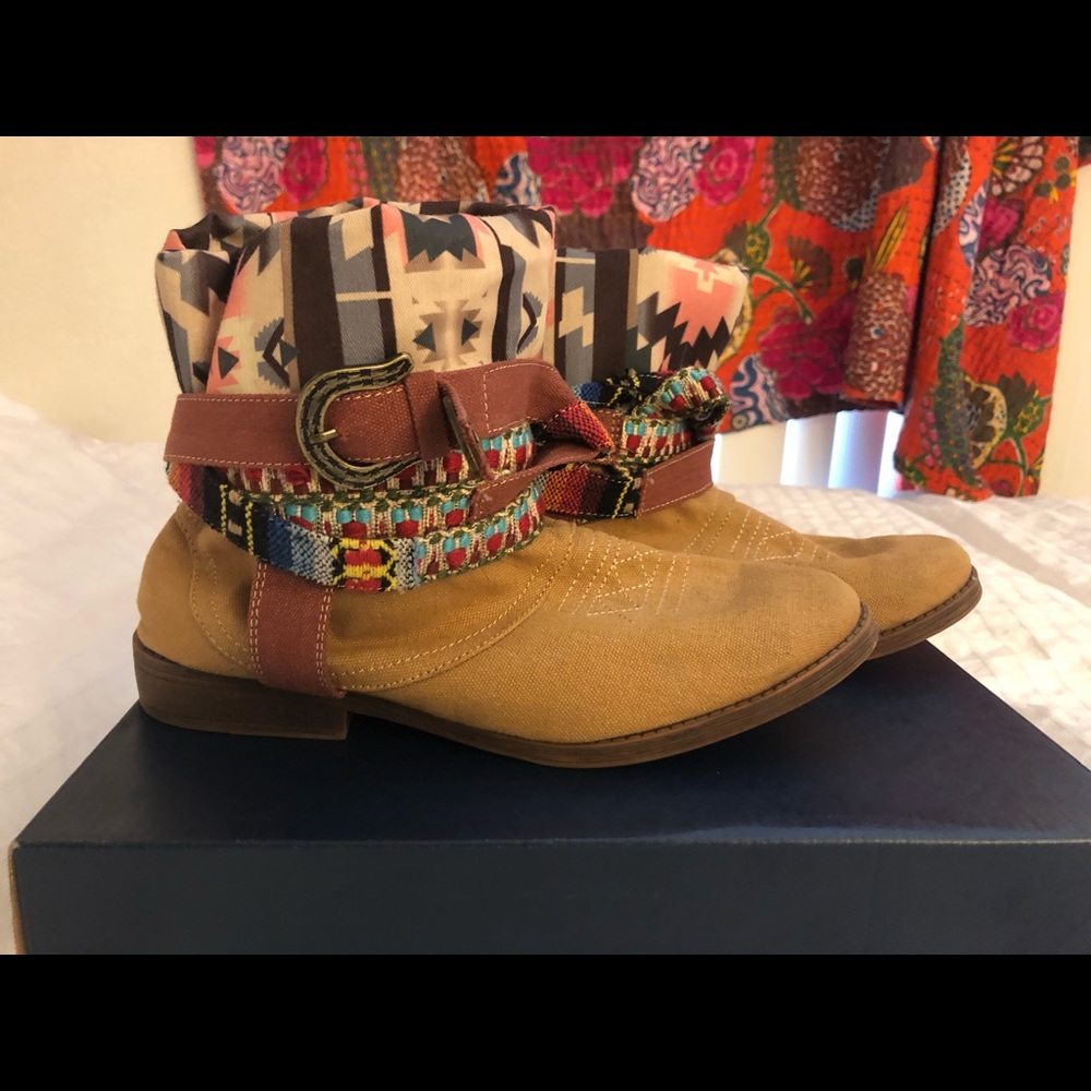 NWOT Western Style Booties